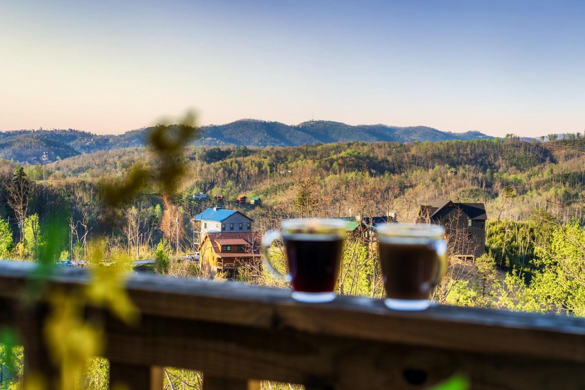 Mountainscape - Brand New Cabin W Views - Hottub - Firetable - Ps5 - Pooltable - 3 Pools Gatlinburg Exterior photo