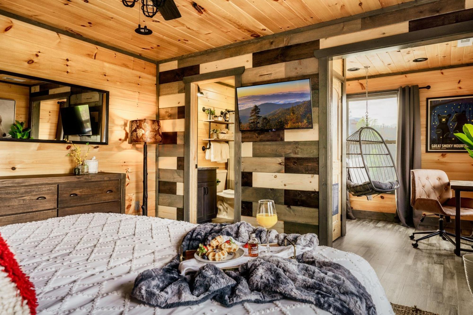 Mountainscape - Brand New Cabin W Views - Hottub - Firetable - Ps5 - Pooltable - 3 Pools Gatlinburg Exterior photo