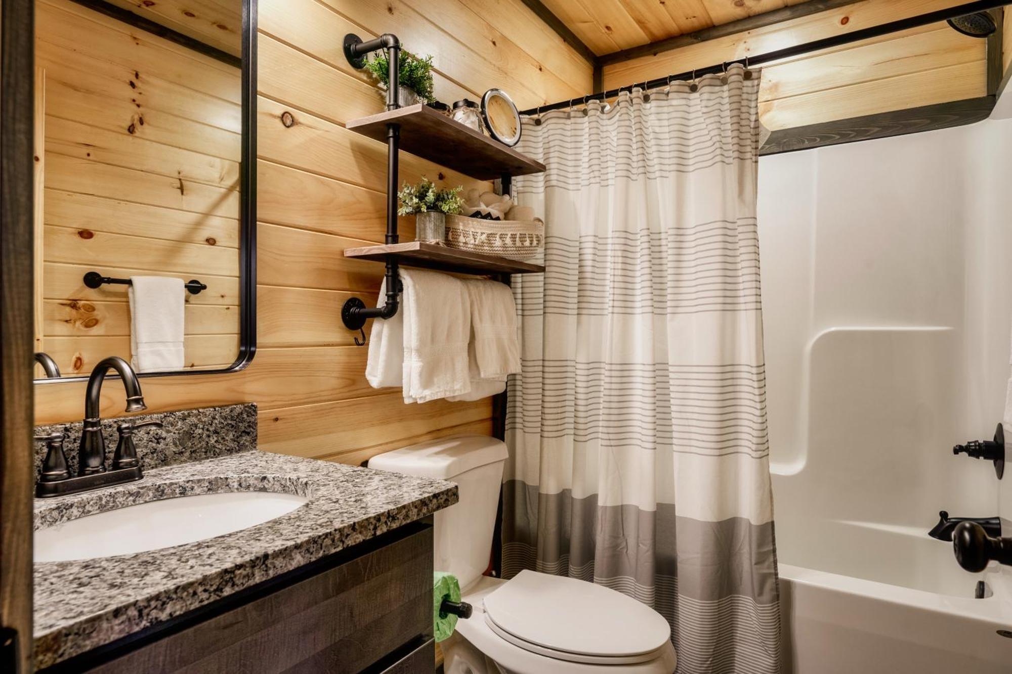 Mountainscape - Brand New Cabin W Views - Hottub - Firetable - Ps5 - Pooltable - 3 Pools Gatlinburg Exterior photo