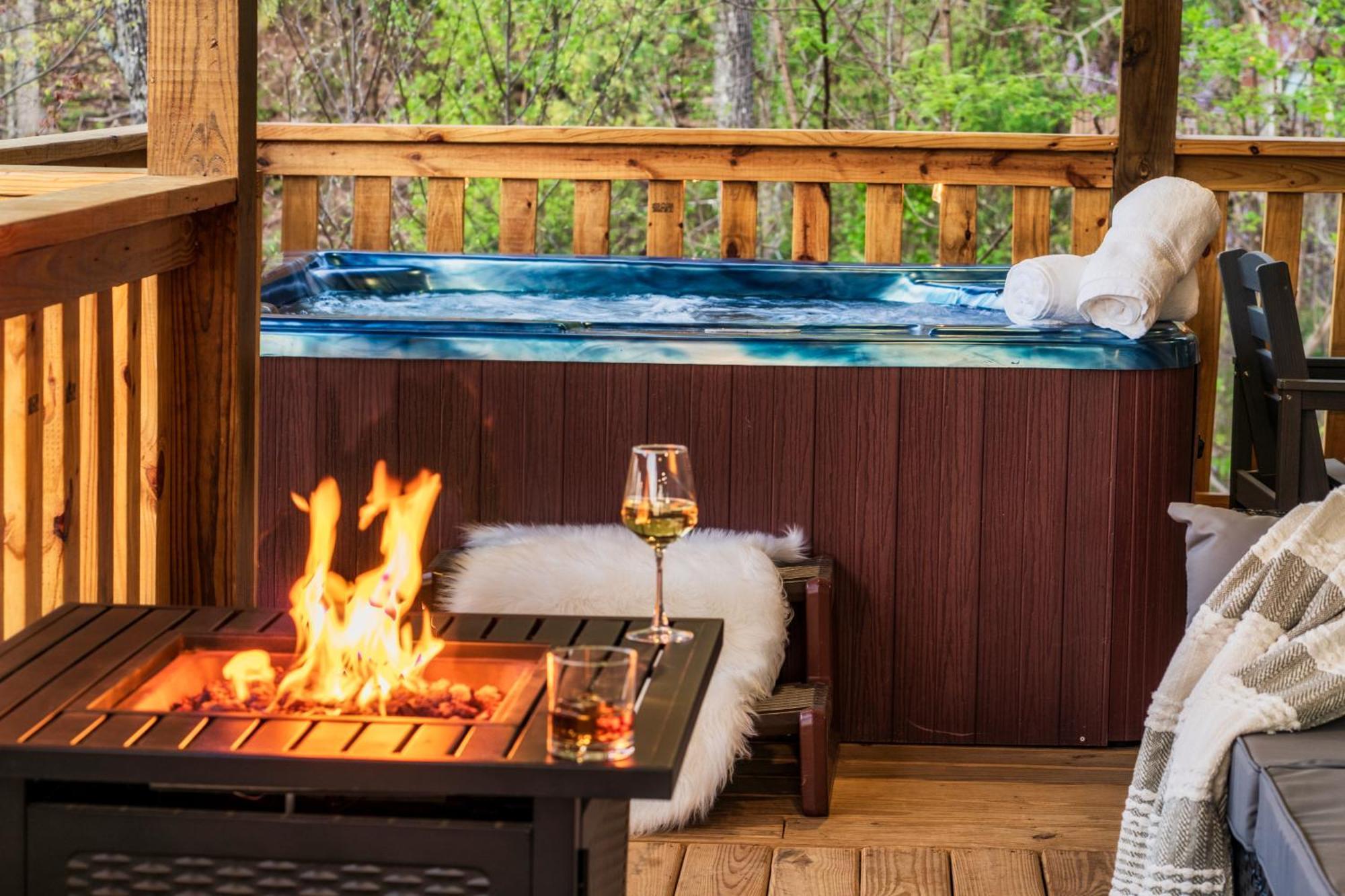 Mountainscape - Brand New Cabin W Views - Hottub - Firetable - Ps5 - Pooltable - 3 Pools Gatlinburg Exterior photo