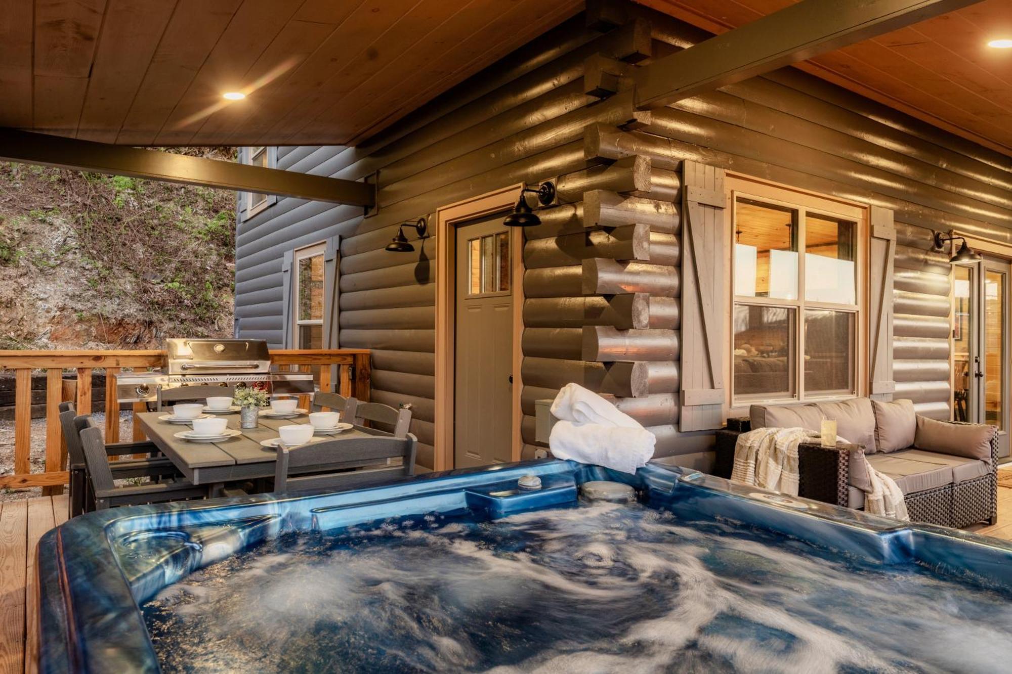 Mountainscape - Brand New Cabin W Views - Hottub - Firetable - Ps5 - Pooltable - 3 Pools Gatlinburg Exterior photo