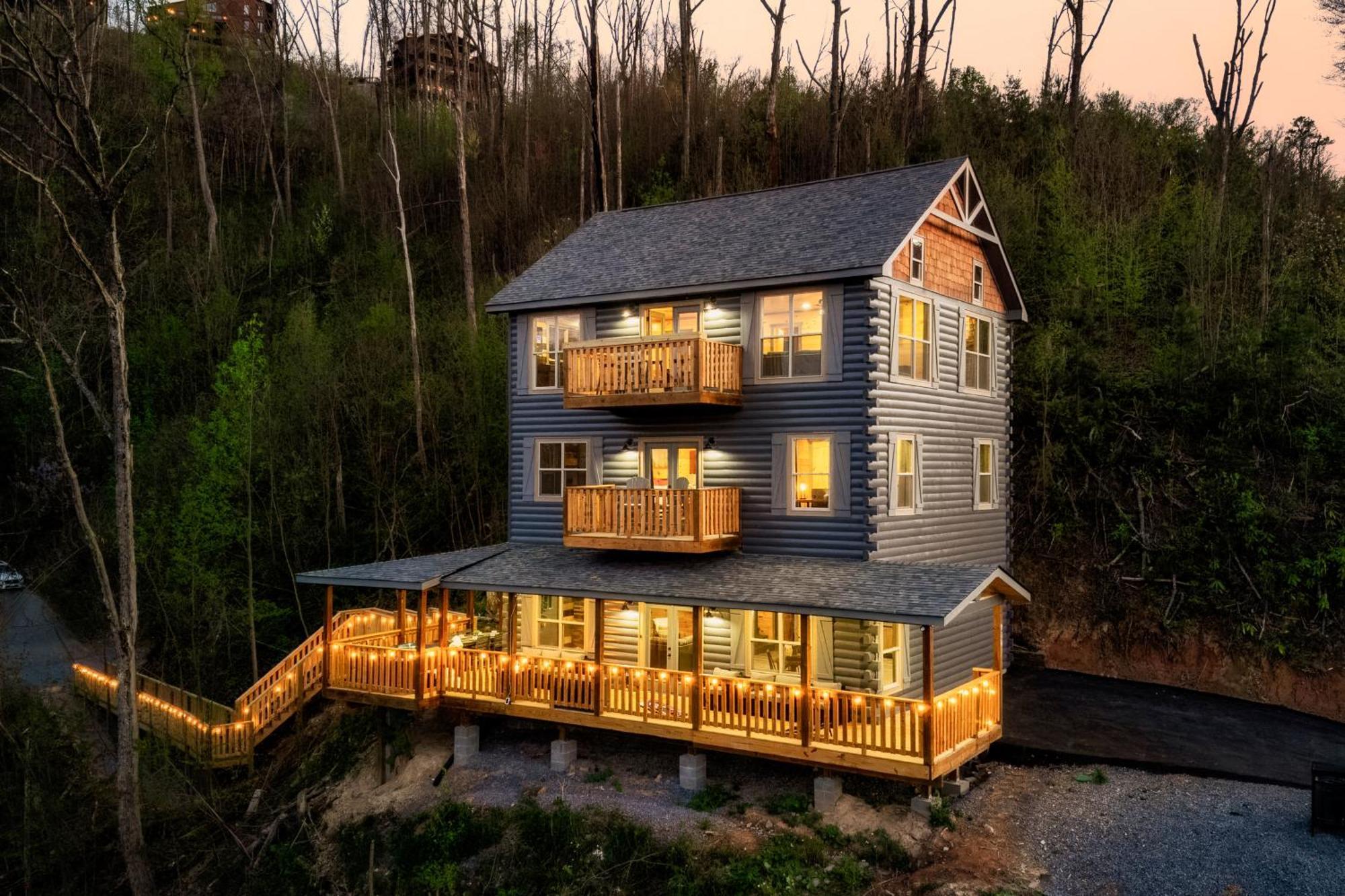 Mountainscape - Brand New Cabin W Views - Hottub - Firetable - Ps5 - Pooltable - 3 Pools Gatlinburg Exterior photo