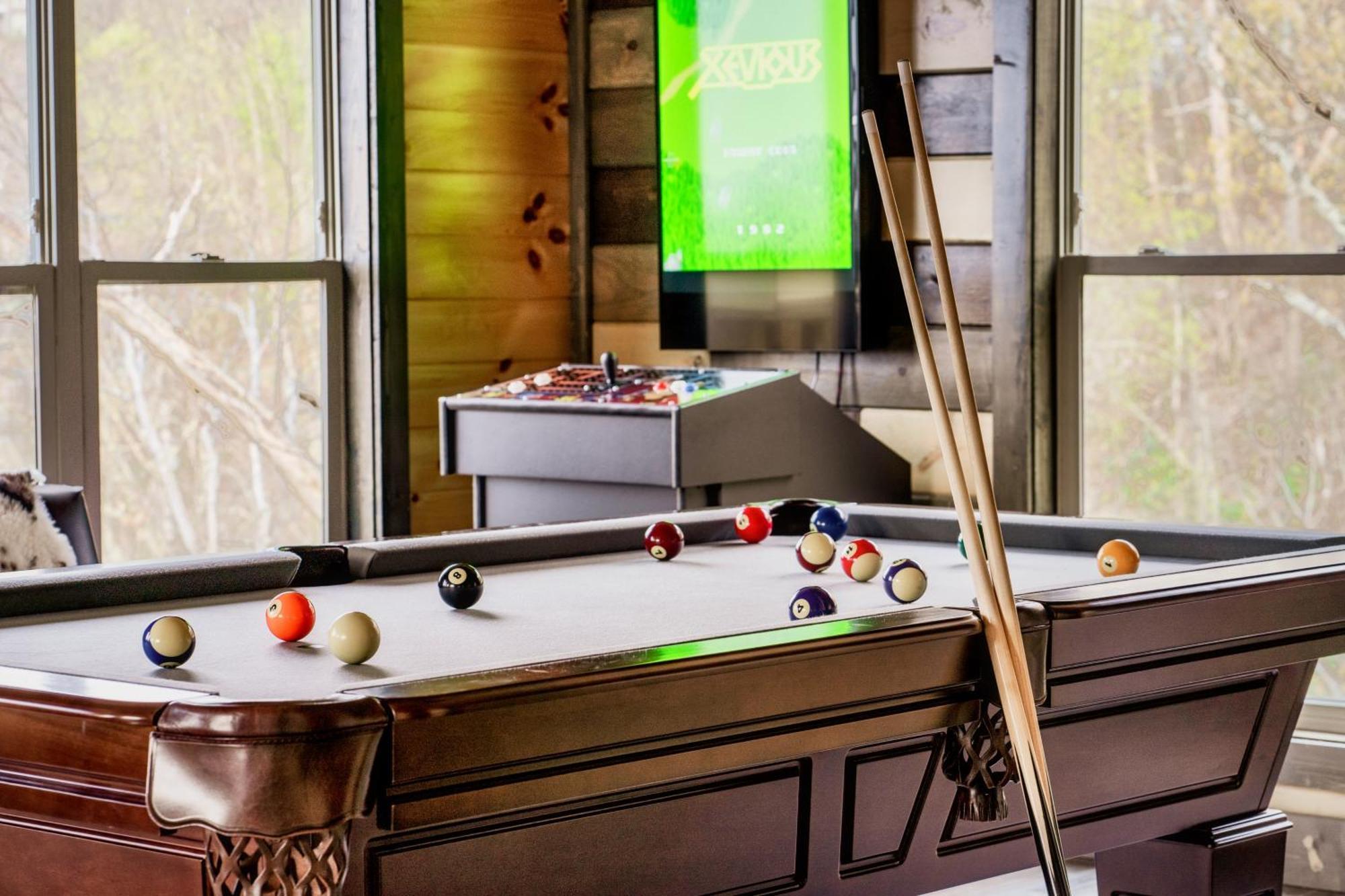 Mountainscape - Brand New Cabin W Views - Hottub - Firetable - Ps5 - Pooltable - 3 Pools Gatlinburg Exterior photo