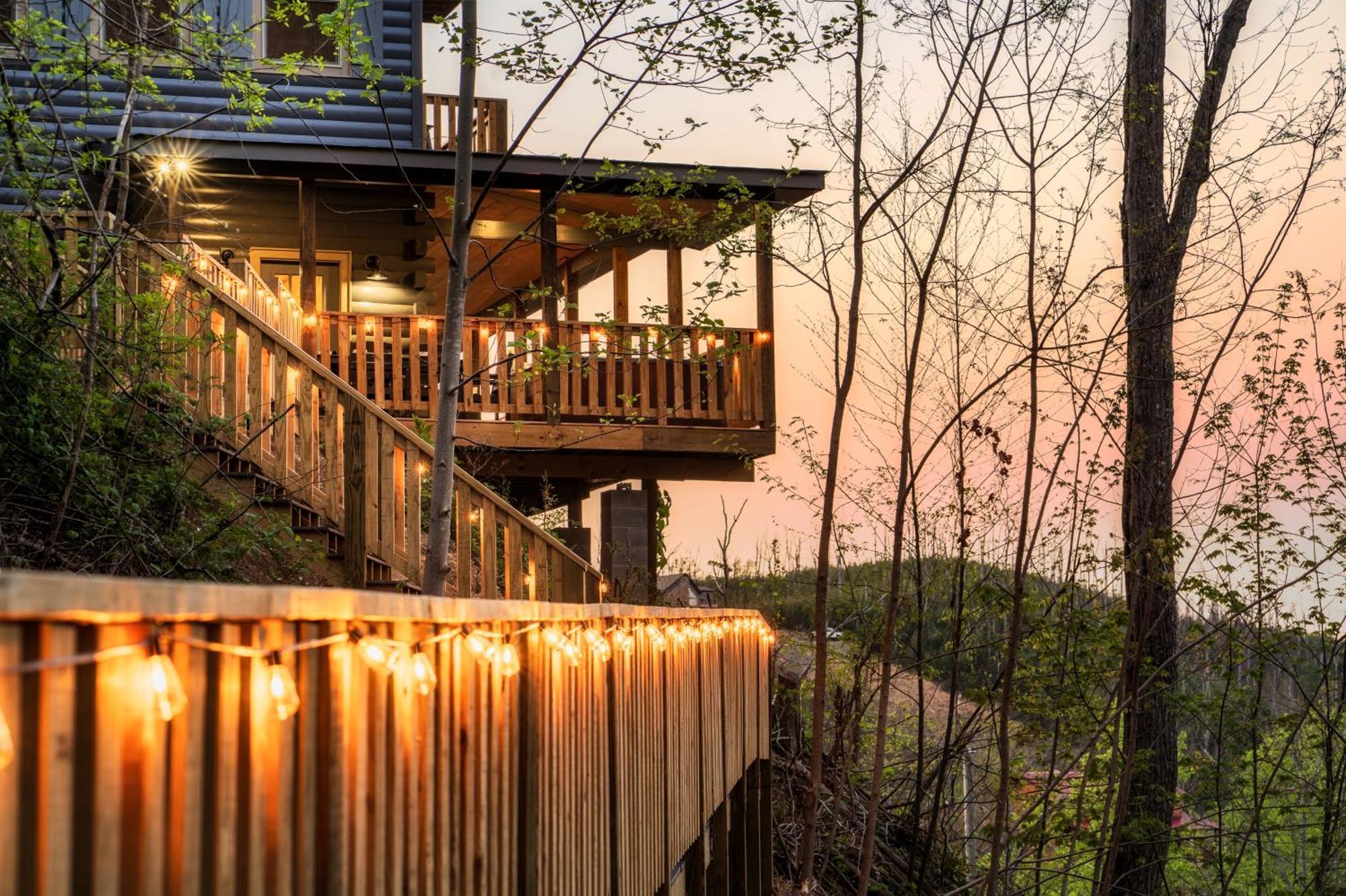 Mountainscape - Brand New Cabin W Views - Hottub - Firetable - Ps5 - Pooltable - 3 Pools Gatlinburg Exterior photo