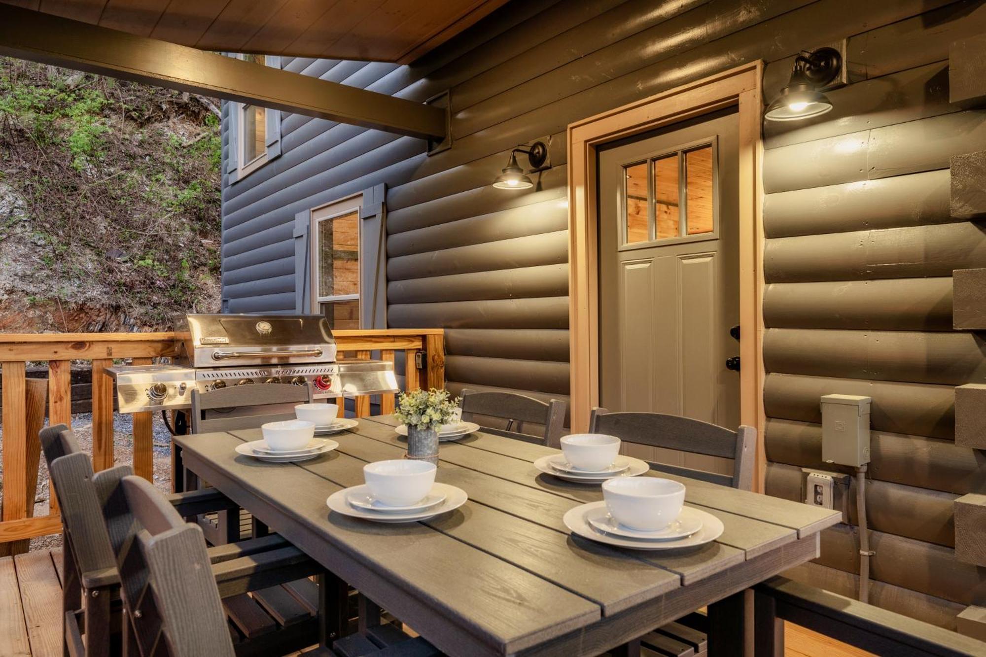 Mountainscape - Brand New Cabin W Views - Hottub - Firetable - Ps5 - Pooltable - 3 Pools Gatlinburg Exterior photo