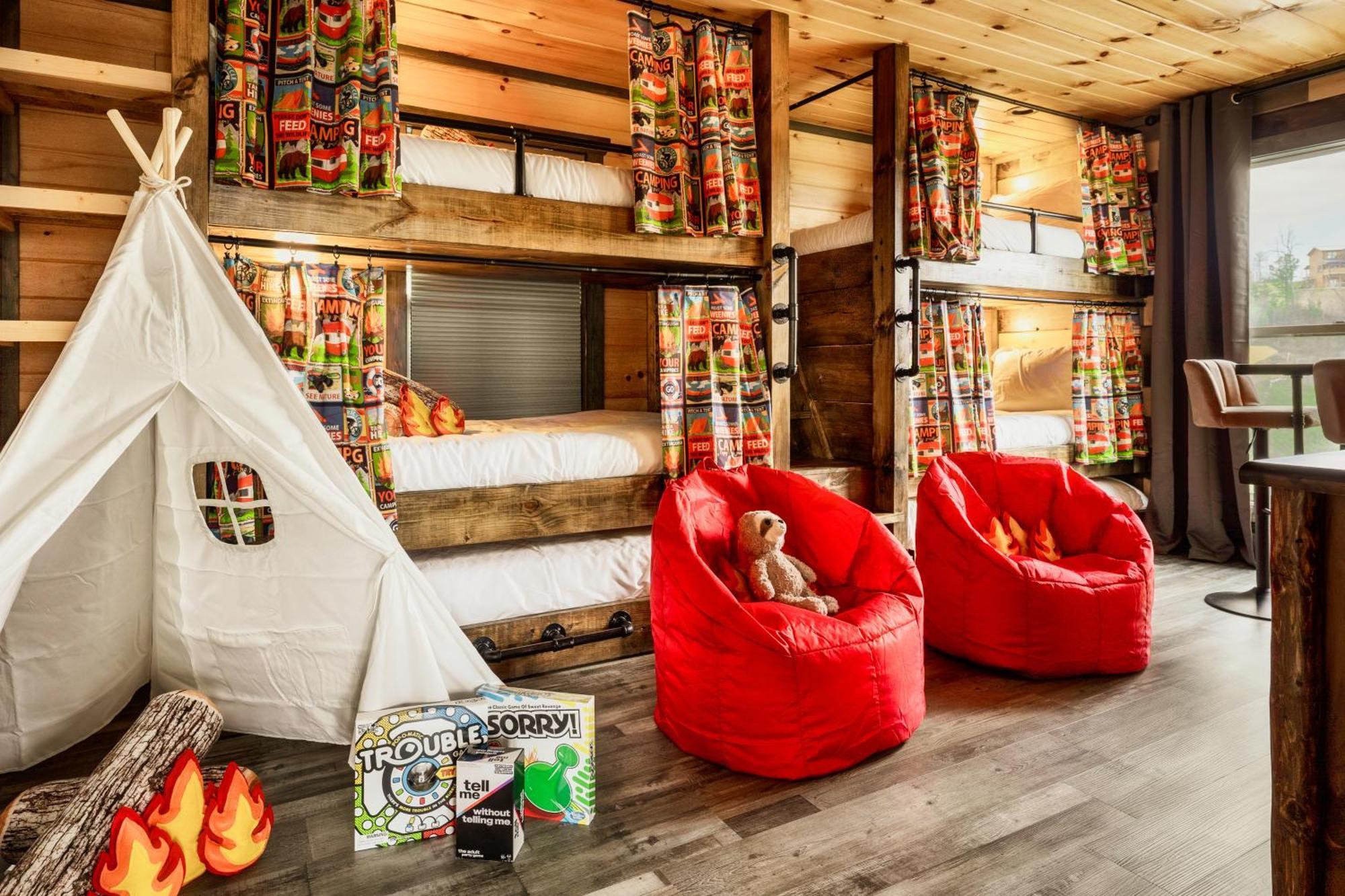 Mountainscape - Brand New Cabin W Views - Hottub - Firetable - Ps5 - Pooltable - 3 Pools Gatlinburg Exterior photo