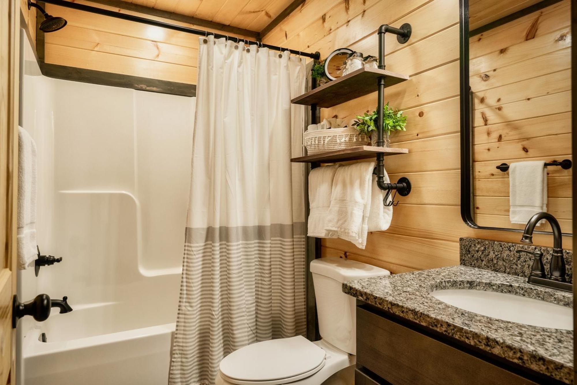 Mountainscape - Brand New Cabin W Views - Hottub - Firetable - Ps5 - Pooltable - 3 Pools Gatlinburg Exterior photo